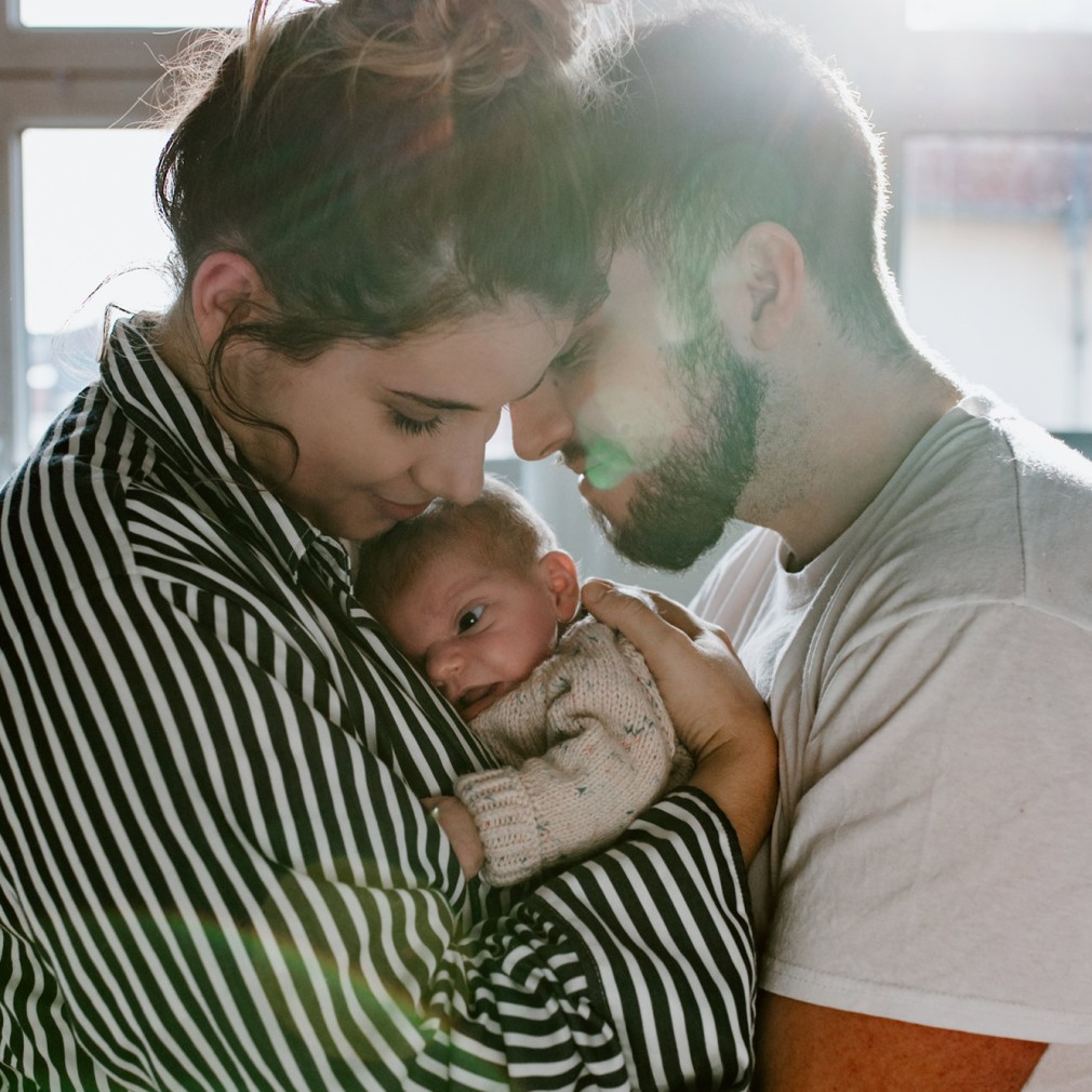 nat&uuml;rliche Familienfotos im Wochenbett