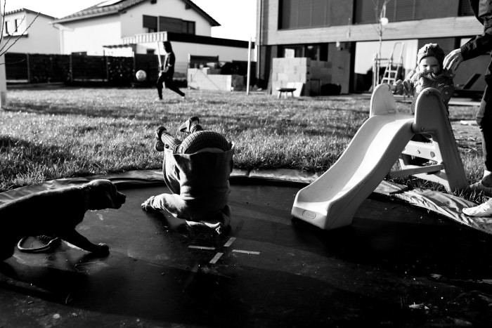 natuerliche familienfotos saalfeld